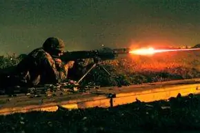 трассирующий выстрел из пулемета