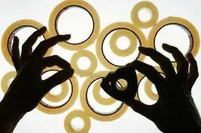 Неудачная покраска автомобиля привела к идее съемной ленты.