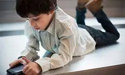 ребенок пишет смс