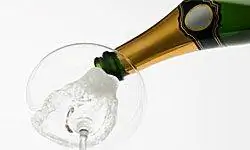 наливание шампанского