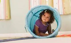 малыш в туннеле