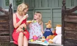 мама, дочка, чай, мягкие игрушки