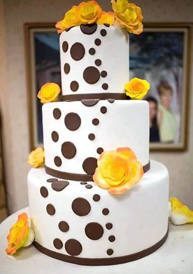 коричнево-белый свадебный торт Cake Boss