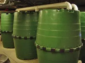 Цистерны для сбора воды заполняют подвал Умного дома Герцога.