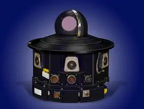 Система наведения/сопровождения отслеживает приближающуюся ракету и направляет инфракрасный луч на ГСН ракеты.