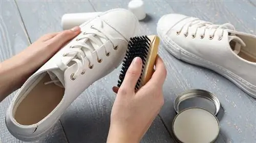чистка белых туфель