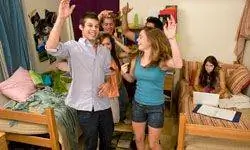 комната с несколькими кроватями