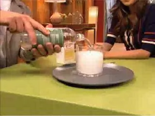 Удаляет ли уксус клей с пластика?