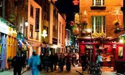 толпа в баре