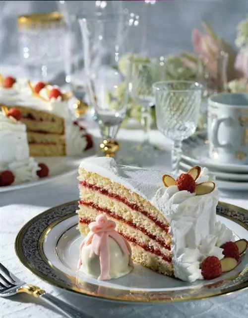 Малиново-миндальный торт