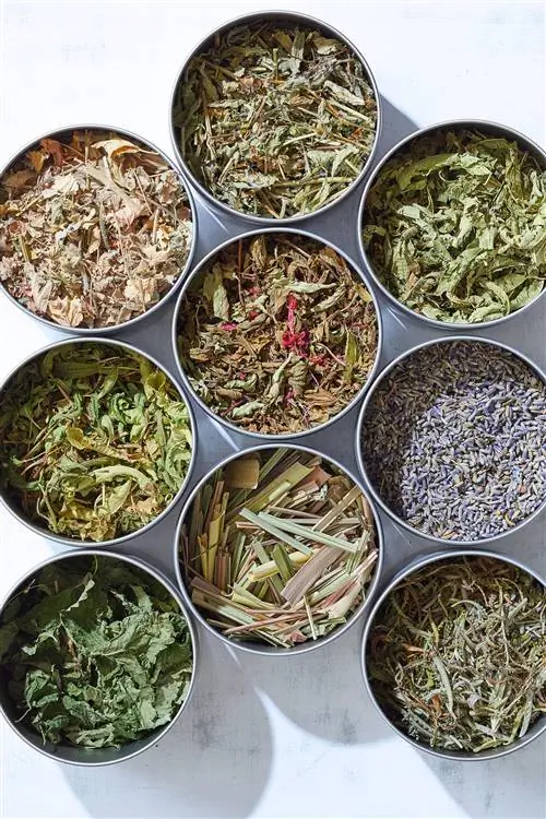 тарелки с сушеными травами