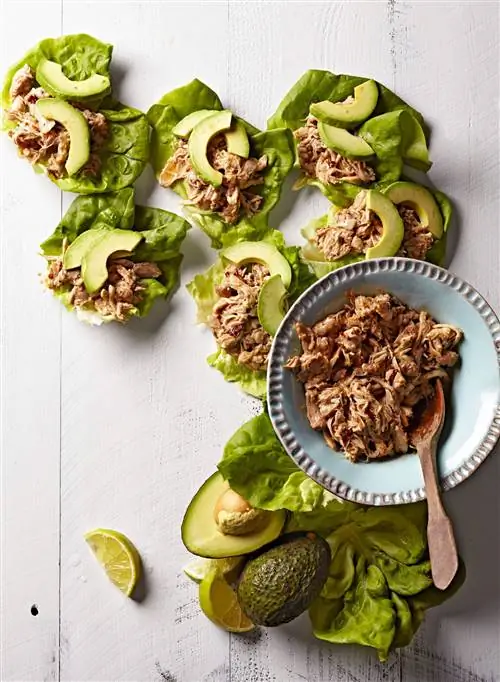 Обертывания Chipotle с курицей и салатом из авокадо