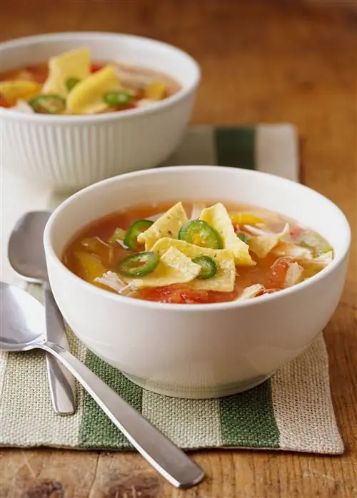 Куриный суп с тортильей