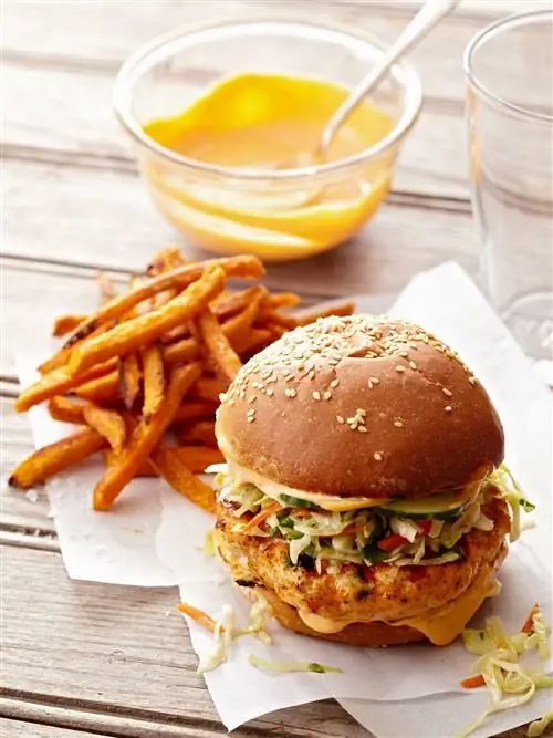 Бургер с лососем в глазури чили