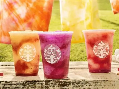 Три новых освежающих напитка Starbucks Frozen Refresher сидят рядом