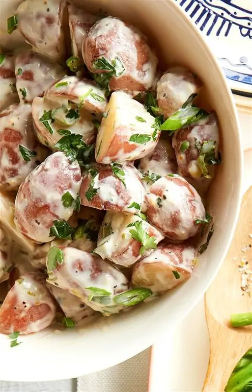 Картофельный салат с травами