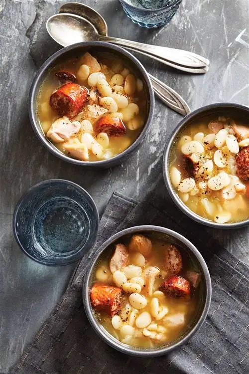 Тушеная курица и колбаса в скороварке