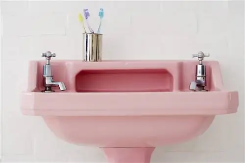 Красочная тенденция сантехники возвращает стиль 70-х в ванные комнаты