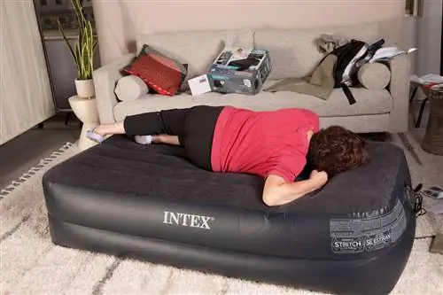 Подушка Intex Dura-Beam Standard Series Deluxe с поднятой надувной кроватью