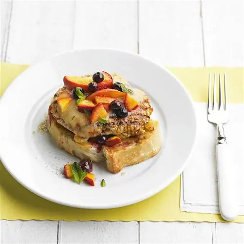 Бургер из индейки с персиками и черникой