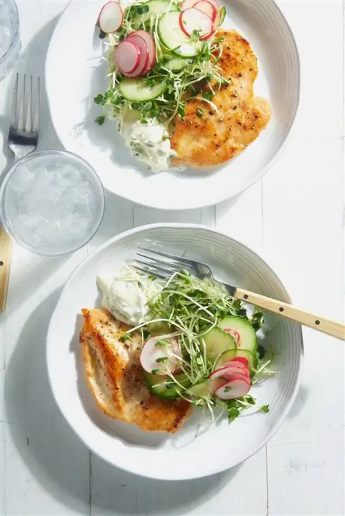 Курица Салат с базиликом и огурцом