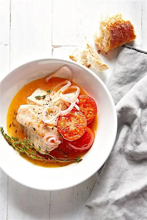 Полосатый окунь в бродо