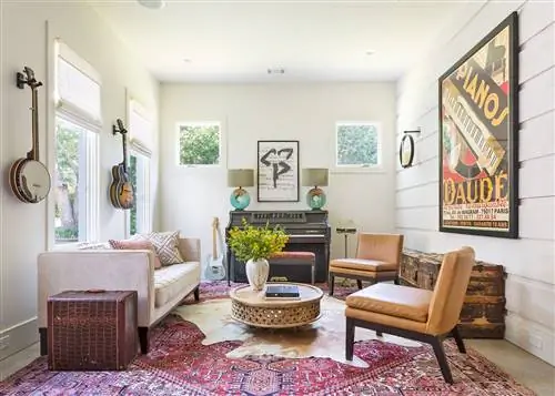 пианино для музыкальной комнаты в деревенском стиле