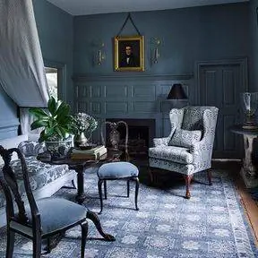 Залитая синим цветом комната от Benjamin Moore x Williamsburg Залитая синим цветом комната от Benjamin Moore x Williamsburg
