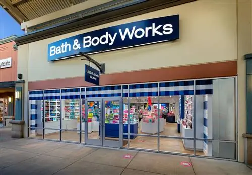 Витрина магазина Bath & Body Works