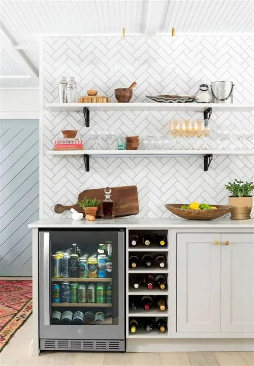 кухня буфет барная плитка елочка