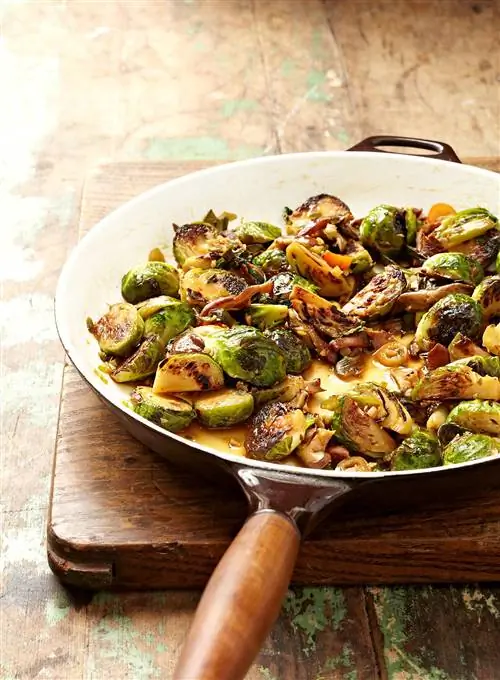 Брюссельская капуста, глазированная соей и чили, с грибами шиитаке