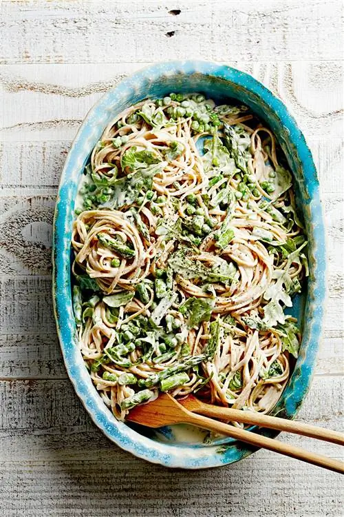 Нут Альфредо с весенними овощами