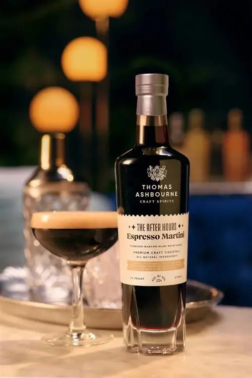 Бутылка и стакан The After Hours Espresso Martini от Нила Патрика Харриса