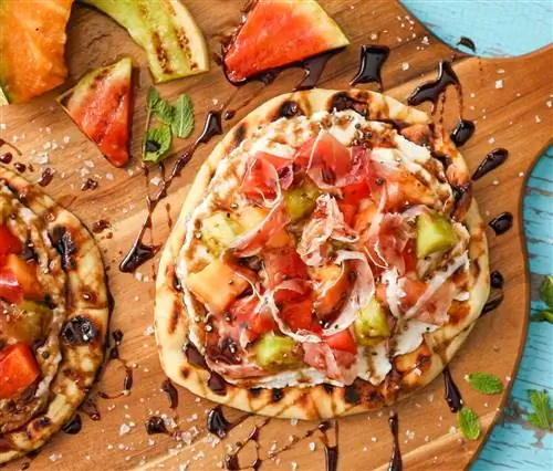 Фруктовая пицца на гриле