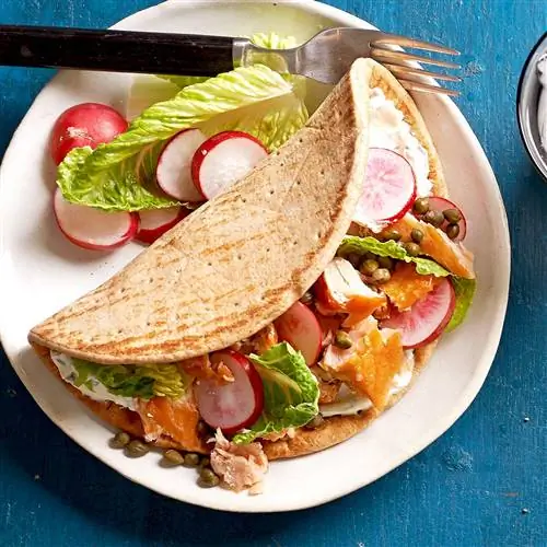 Лепешка с копченым лососем