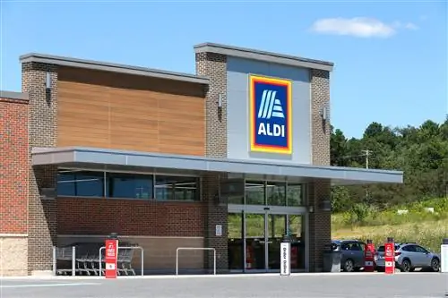 Внешний вид продуктового магазина Aldi Внешний вид продуктового магазина Aldi