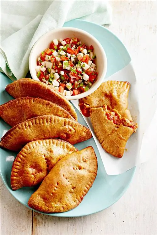 Эмпанадас из свинины с хикама пико де галло