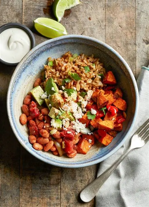 Чаши буррито из сладкого картофеля с кремом из кешью