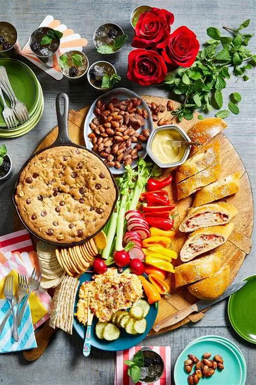 Ассорти закусок с печеньем