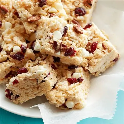 хрустящие лакомства из клюквы и белого шоколада