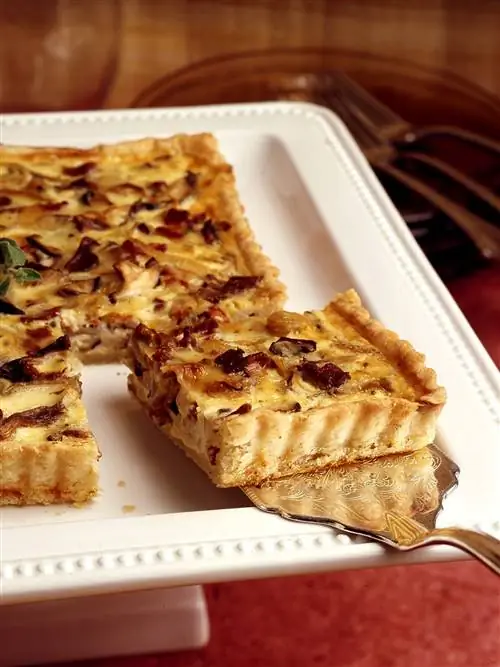 Лесные грибы и пирог с панчеттой