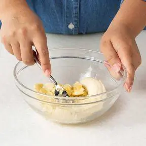 размять бананы вилкой