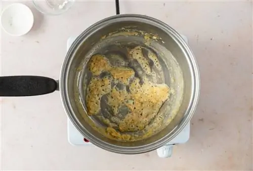 растопленное масло и мука