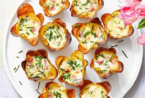 Картофельная корочка с ветчиной и сырным пирогом с заварным кремом Картофельная корочка с ветчиной и сырным пирогом с заварным кремом