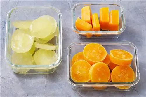 замороженные сырые яйца в стеклянной таре