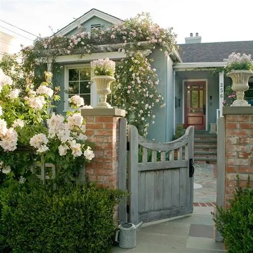 сине-зеленый дачный дом