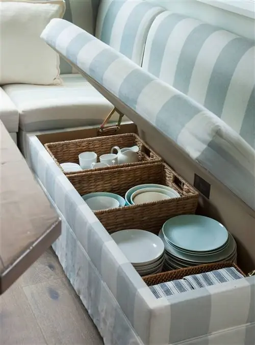 скамья для хранения посуды и столового белья