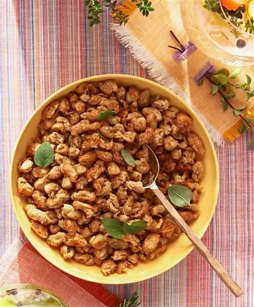 Хрустящая белая фасоль с чесноком и зеленью