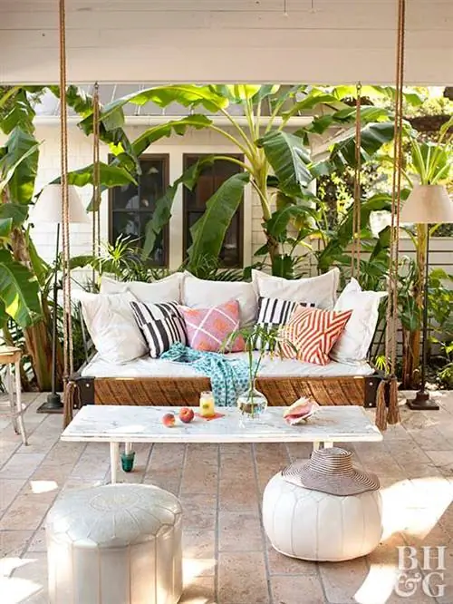 подвесные качели на веранде