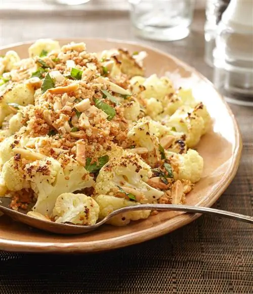 Цветная капуста, запеченная с пармезаном